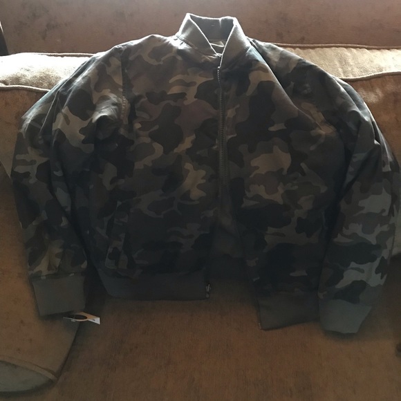 Lucky Brand-Olive-reversible jacket. Boys L-Outer army green and inside camo-NWT - Picture 6 of 9